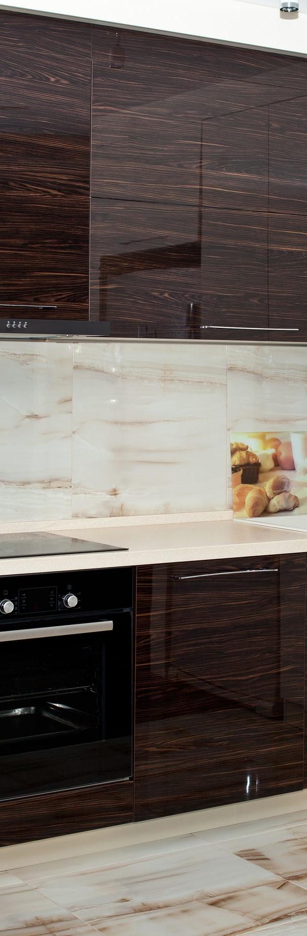 Sleek Modern Kitchen with Elegant Materials
